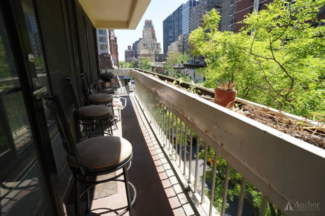 Building Photo - 245 E 50th St