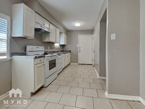 Building Photo - 1302 Cardinal Dr