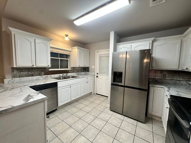 Foto del edificio - 131 Carolyn Ave