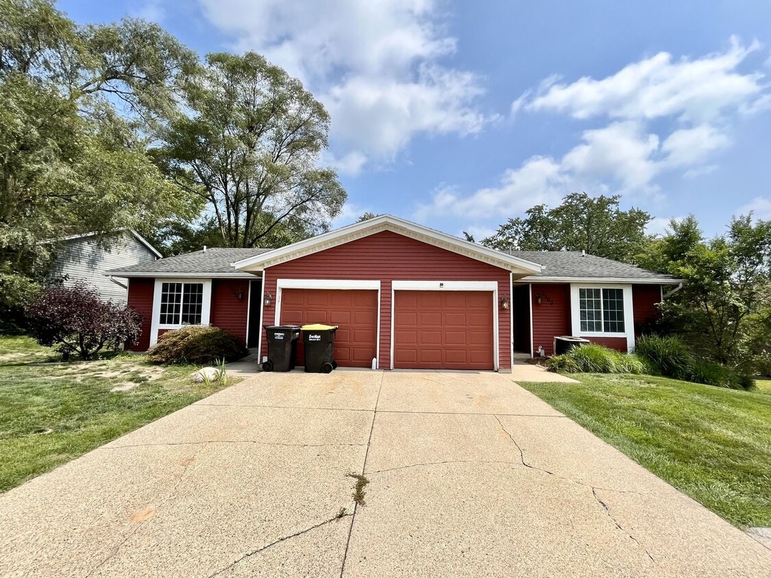 Primary Photo - Four Bedroom Duplex in Kentwood