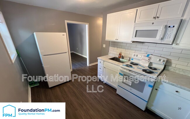 Building Photo - 728 St Paul Ave