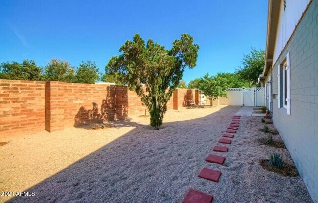 Foto del edificio - 1430 E Meadowbrook Ave