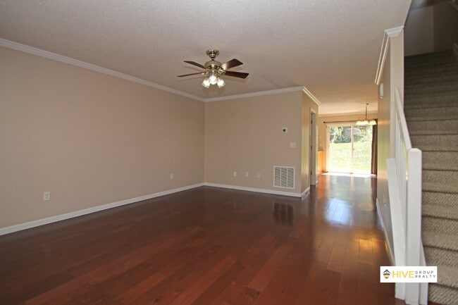 Building Photo - 760 Camelot Ln