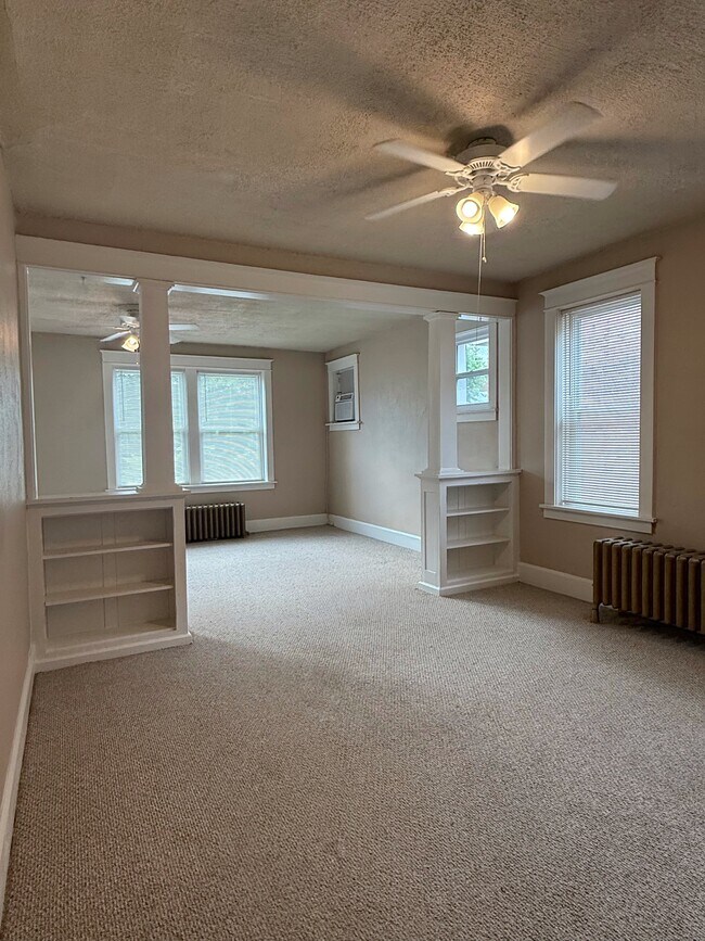 Foto del edificio - 1324 McCausland Ave