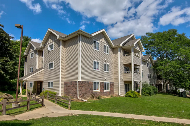 The Crossings at Elver Park Apartments - 1124-1148 Morraine View Dr ...