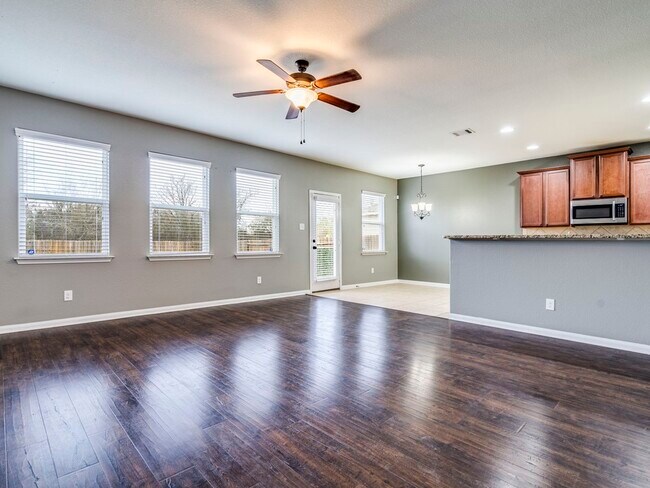 Building Photo - 216 Isabel Ln