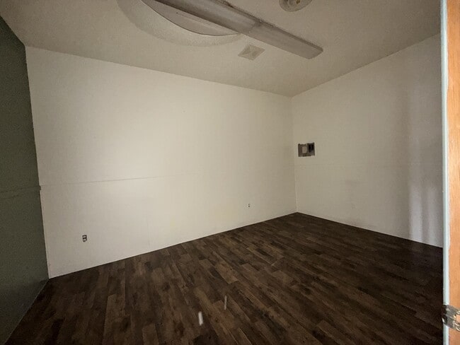 Building Photo - 206 S 11th St