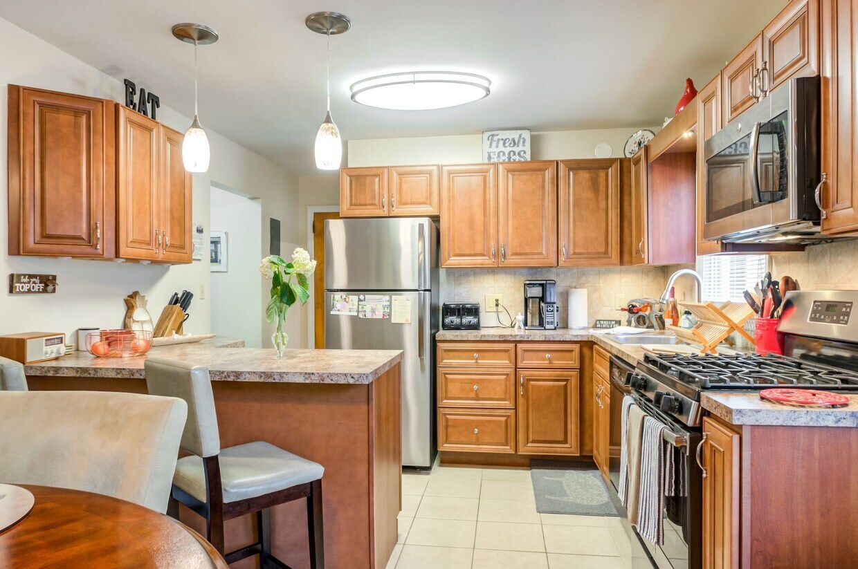 Royal Court Apartments, LLC Apartments in River Edge, NJ