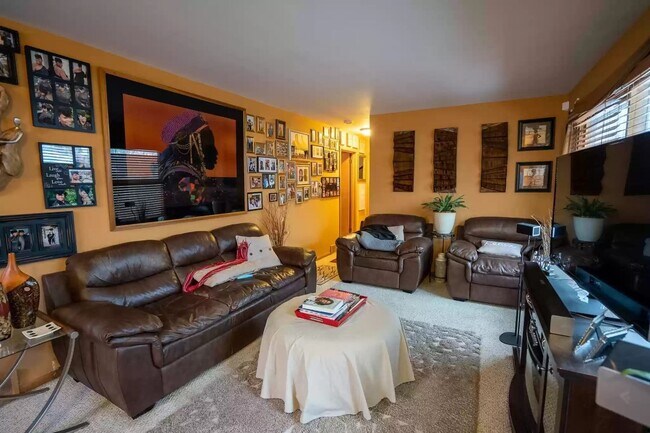 Foto del edificio - 3 Bedroom 2 Bath Duplex Richfield Available May 1 2026