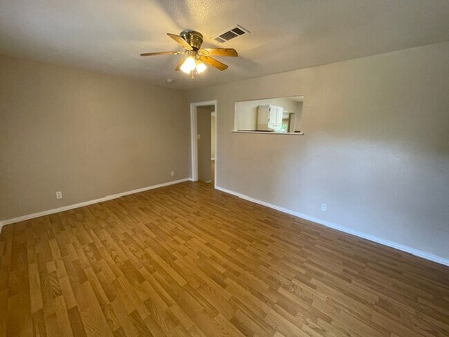 Foto del edificio - 845 Rumfield Rd