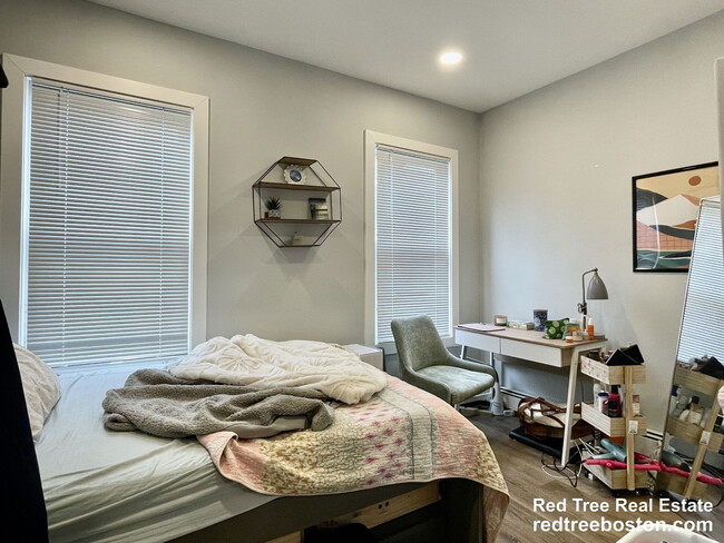 Building Photo - 11 Pearl Terrace