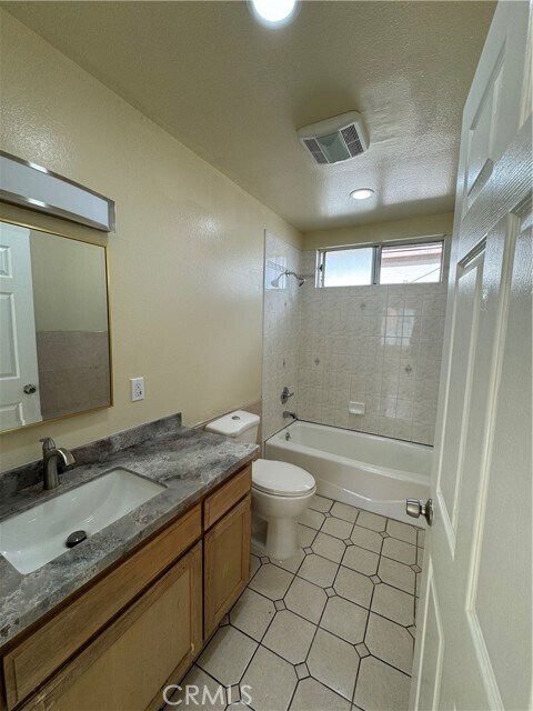 Foto del edificio - 3538 W 108th St