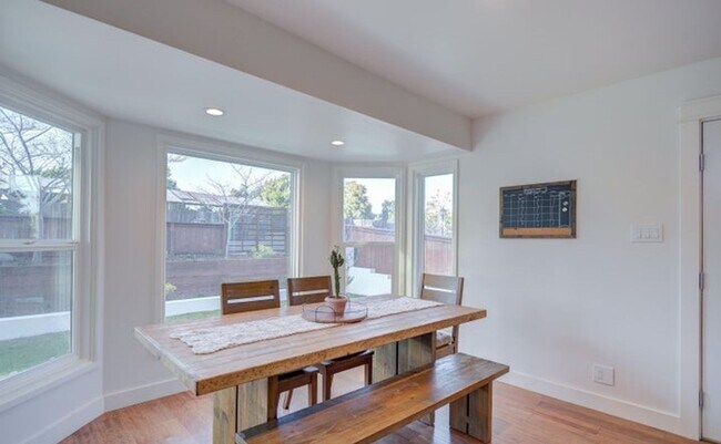 Foto del edificio - Beautifully Remodeled Home