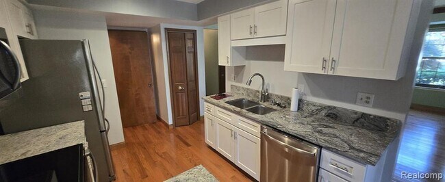 Foto del edificio - 364 Meadow Bridge Dr
