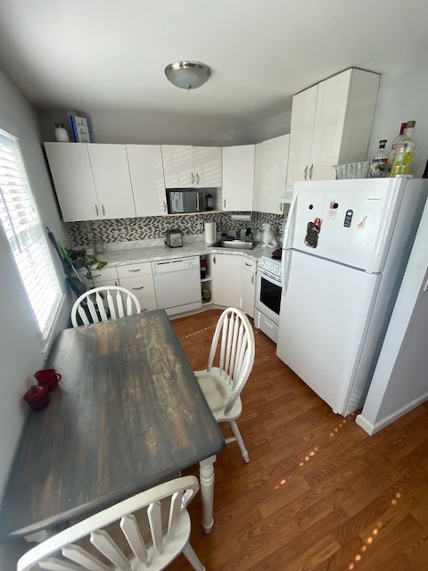 Kitchen - 15 Knollcrest Rd
