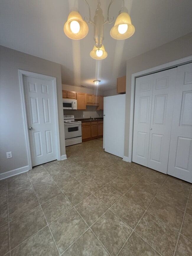 Building Photo - Charming 2 Bedroom Townhouse-643 Fowler Manning Rd. #19