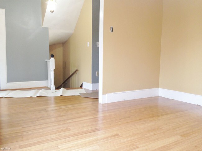 Building Photo - 127 Callender St