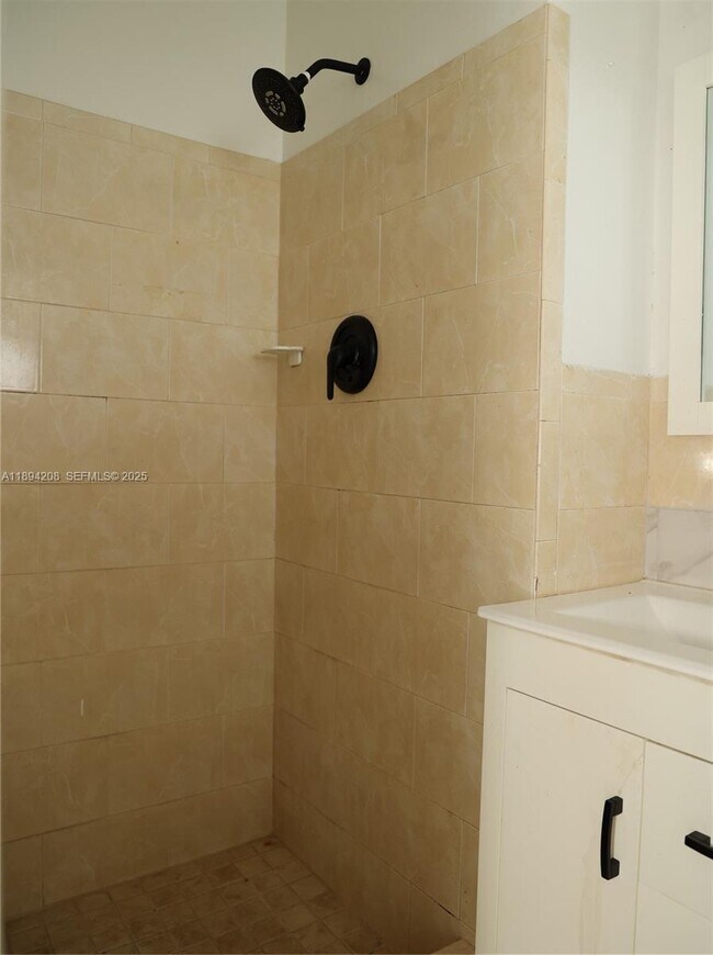 Foto del edificio - 15130 Jackson St