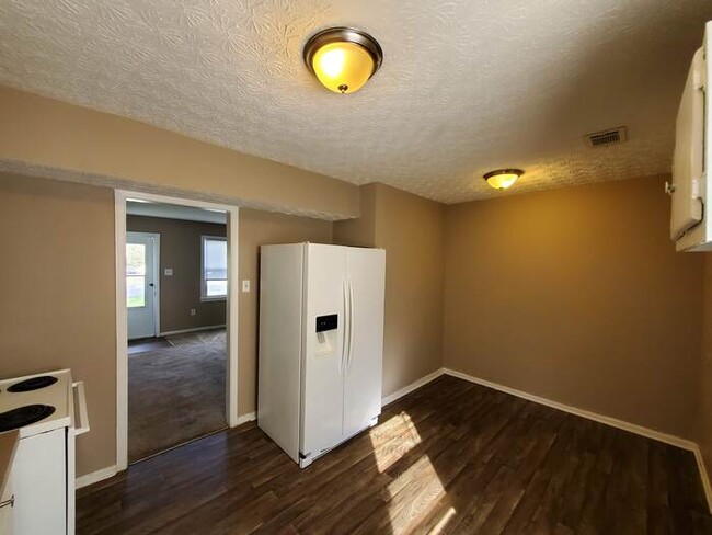 Building Photo - SOUTH HAMILTON ROAD DUPLEX FOR RENT