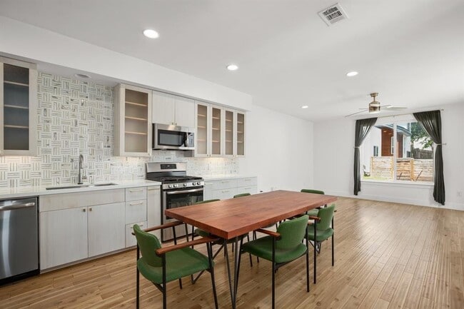 Foto del edificio - 2810 Oak Springs Dr