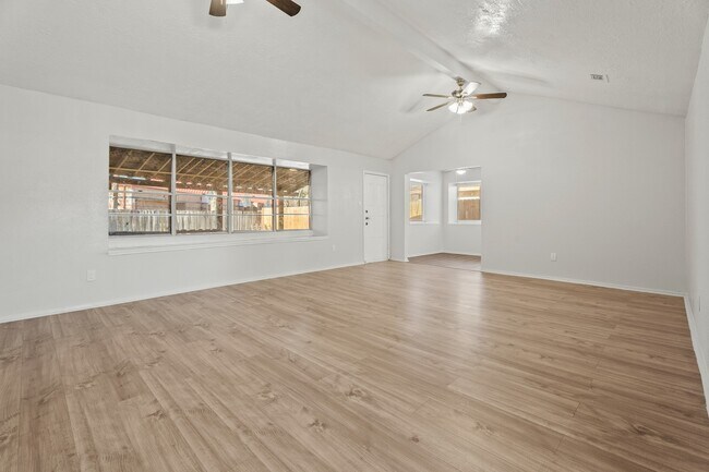 Building Photo - 16426 Forest Bend Ave