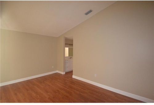 Building Photo - 9900 SW 59th Ct