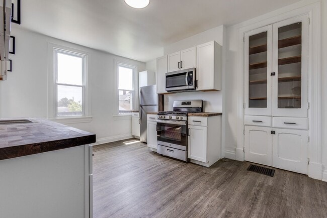 AVAILABLE NOW - Beautifully RENOVATED 3 Bedroom Home w/ TONS of Natural Light! - AVAILABLE NOW - Beautifully RENOVATED 3 Bedroom Home w/ TONS of Natural Light!