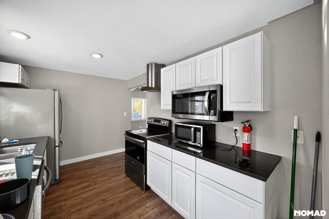 Building Photo - 4331 W 82nd Ave