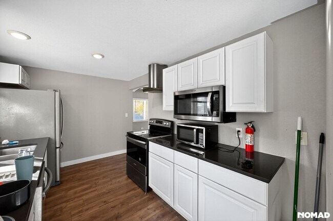 Foto del edificio - 4331 W 82nd Ave