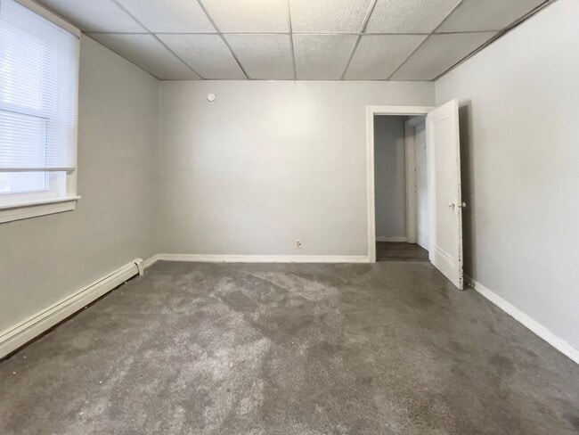 Building Photo - PRELEASING for AUGUST! Close to Campus