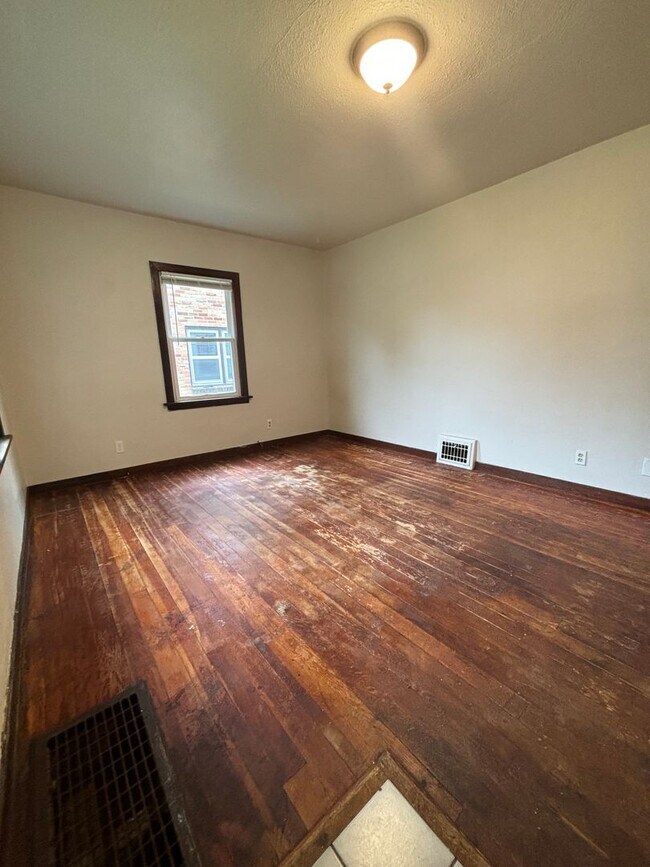 Building Photo - Charming 2 Bedroom 1 Bath Single Family Ho...