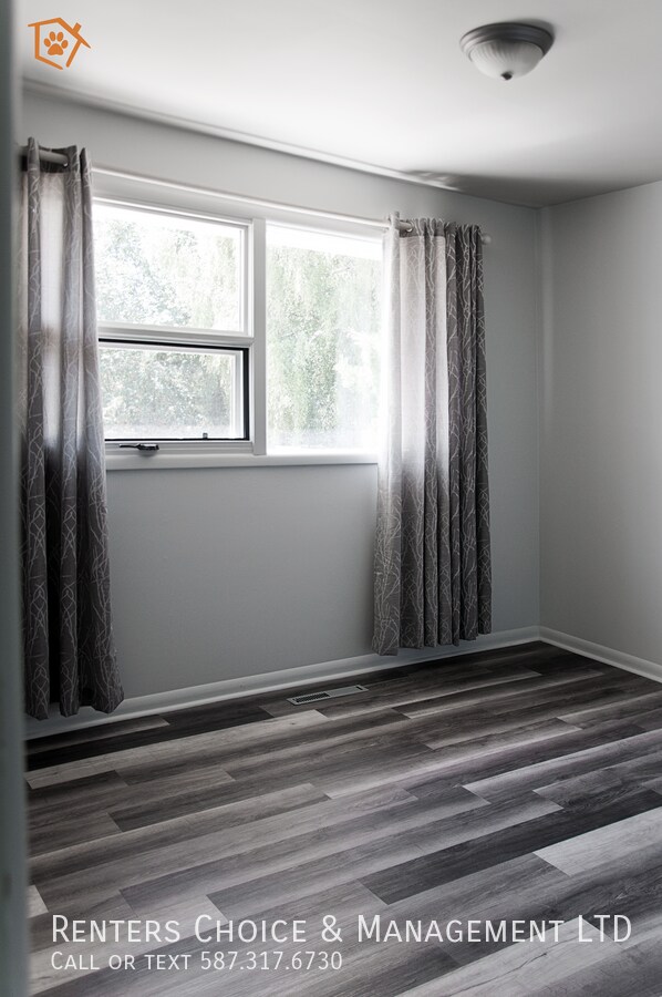 Photo du bâtiment - Dog Friendly Main Floor Suite with Fenced Yard & Driveway Parking
