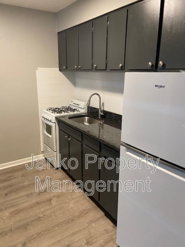 Foto del edificio - 3341 Commercial Ave