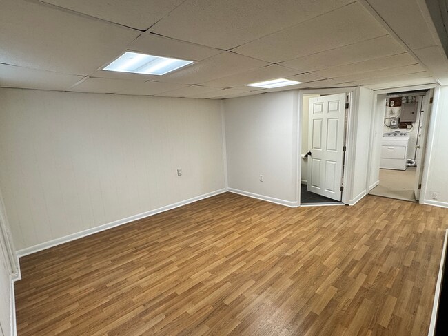 Building Photo - 3 Bedroom Middle River