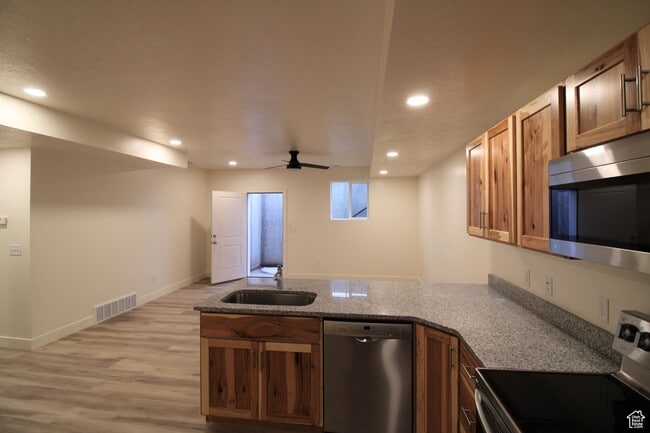Building Photo - 1519 N 200 E