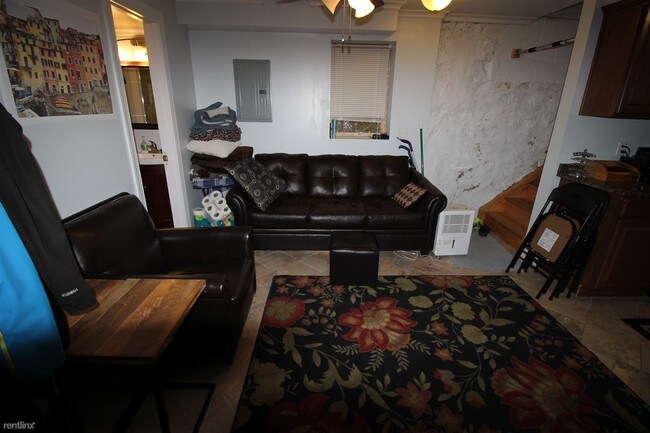 Building Photo - 2 br, 1 bath  - 416 E Huron St # 1 #1
