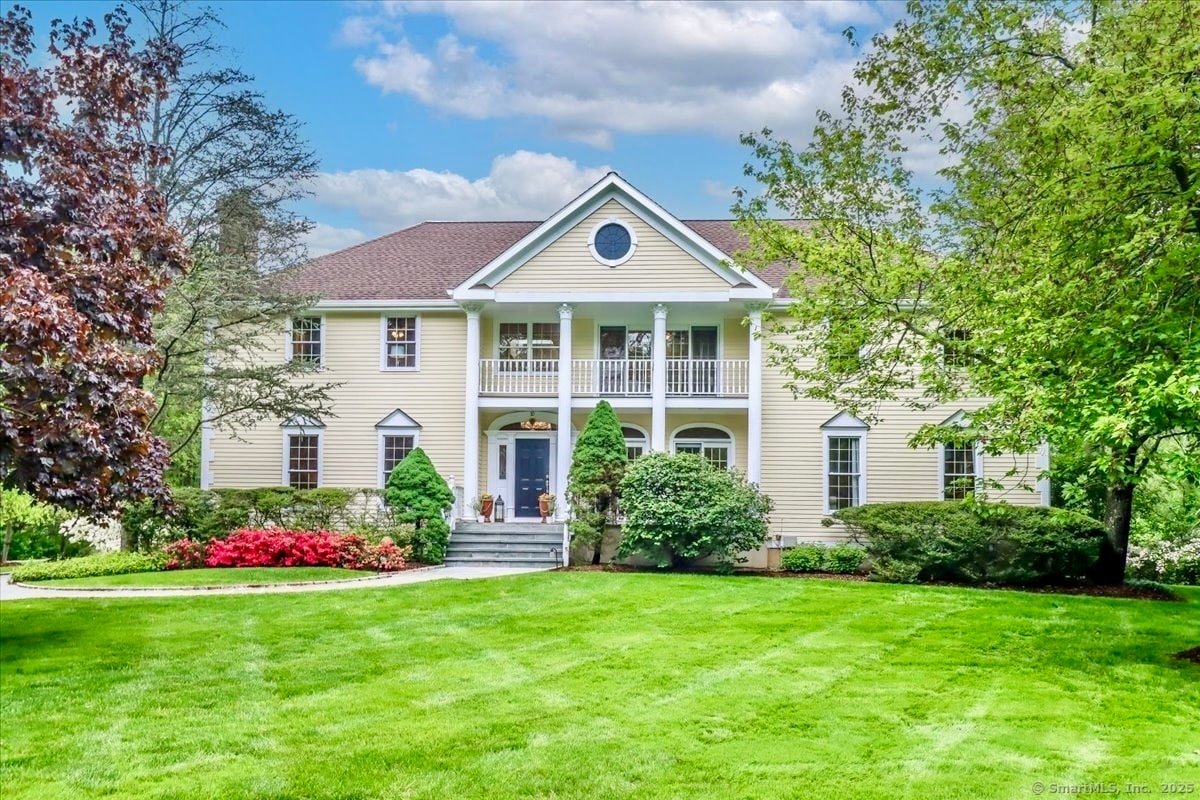 Foto principal - 10 Woods End Dr