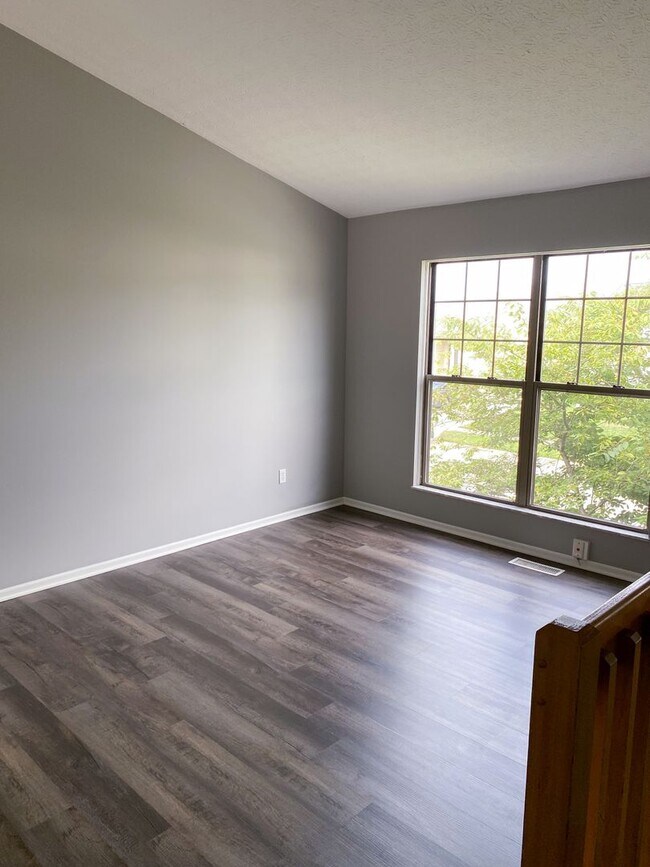 Foto del edificio - Beautifully Updated Home with Finished Low...