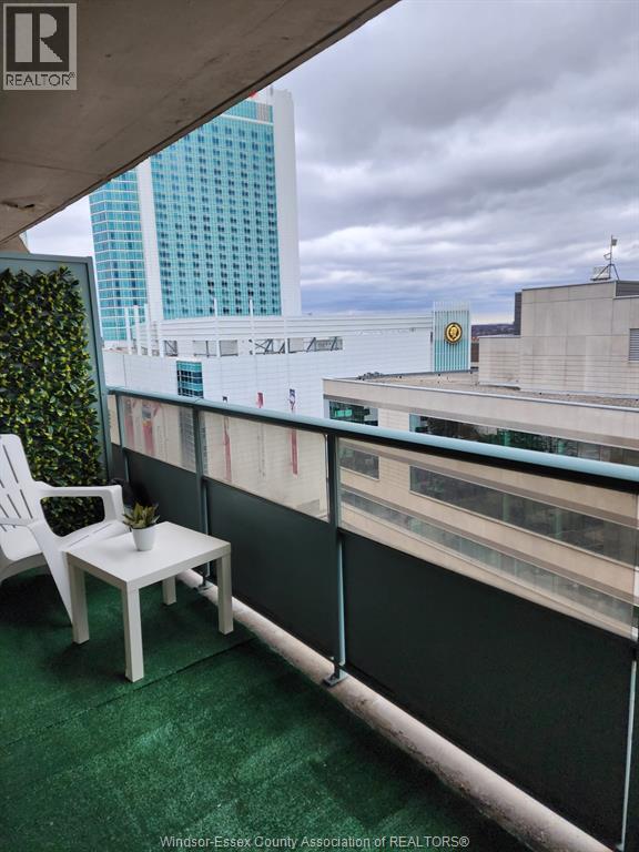 Photo du bâtiment - 111 Riverside Dr E