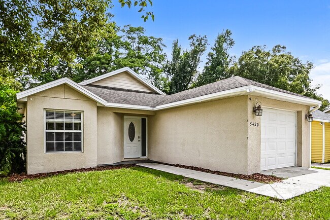 Foto del edificio - 5420 Blue Grass St