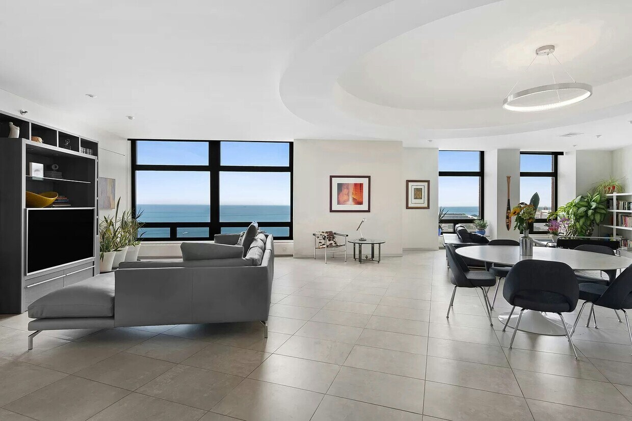 Foto principal - 680 N Lake Shore Dr
