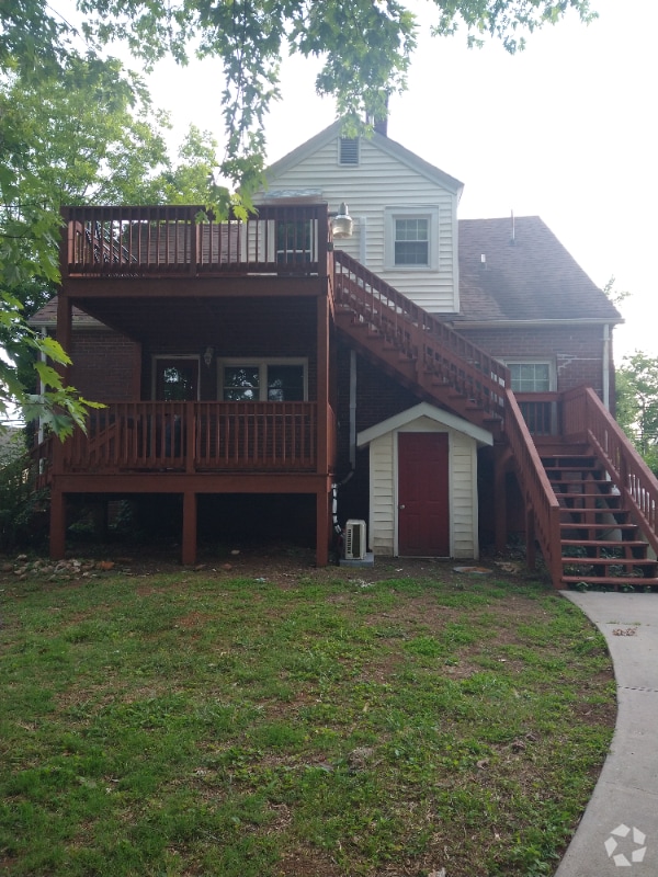 Building Photo - 1110 Hinshaw St