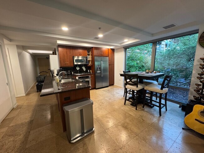 Building Photo - 7167 E Rancho Vista Dr