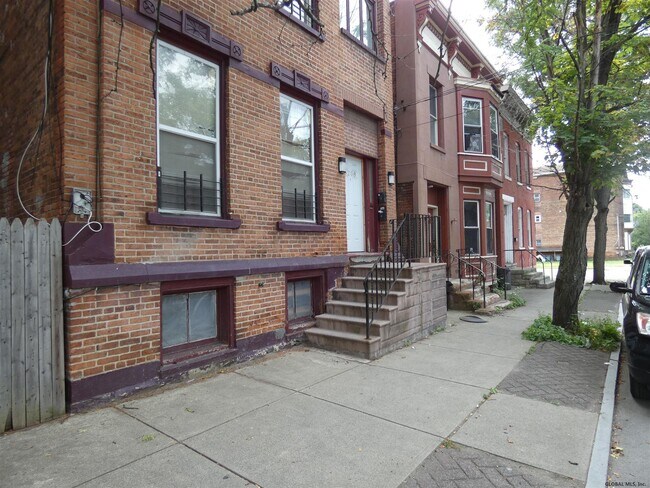 Foto del edificio - 3208 6th Ave
