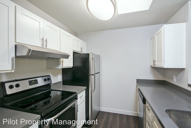Foto del edificio - 9512 Interlake Ave N