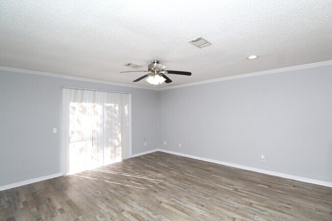 Foto del edificio - Move-In Ready Townhome in Foxborough with ...