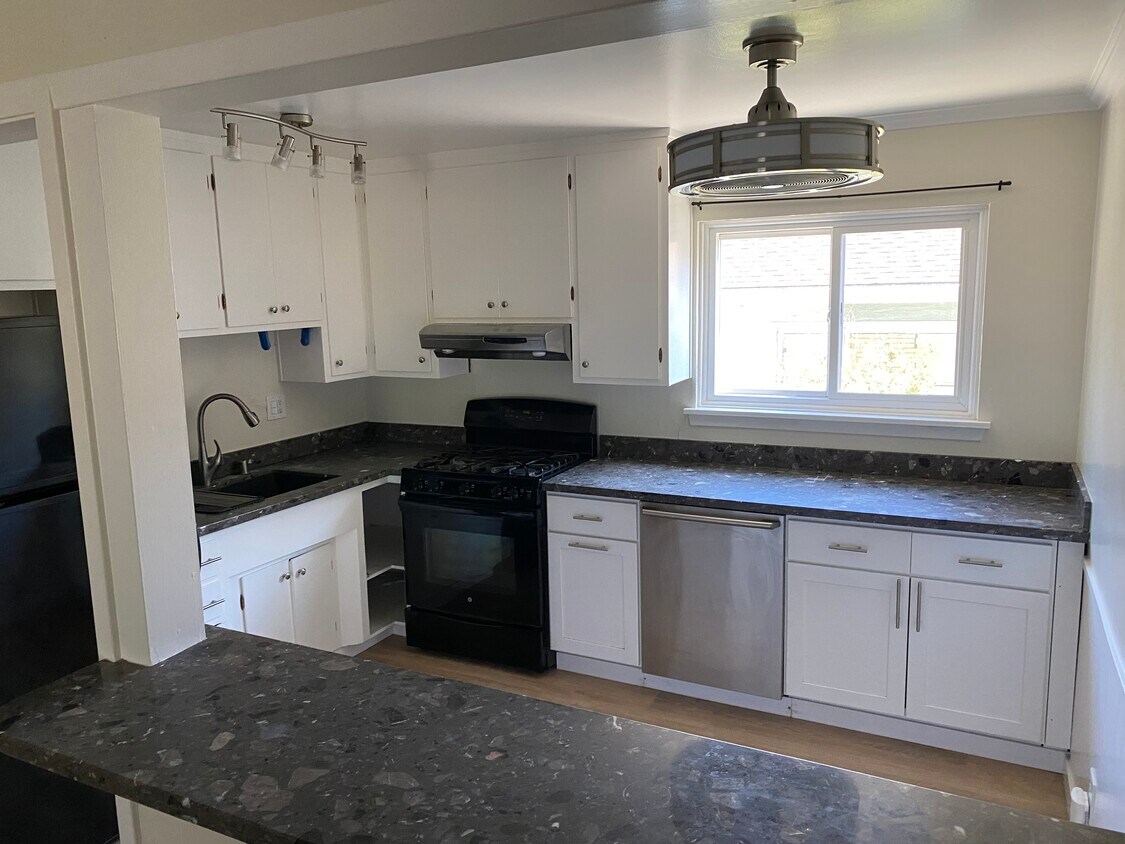Foto principal - 140 S Morrissey Ave