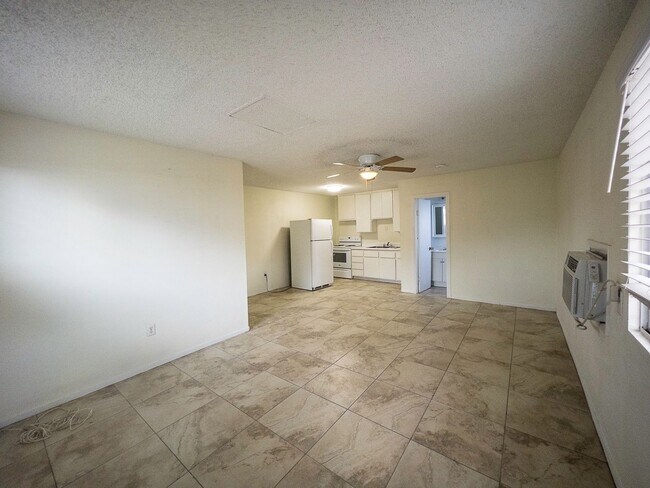Foto del edificio - 1 bed and 1 bath located in Henderson!
