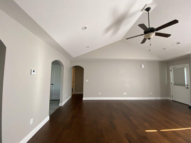 Building Photo - 11175 Lexington Ln