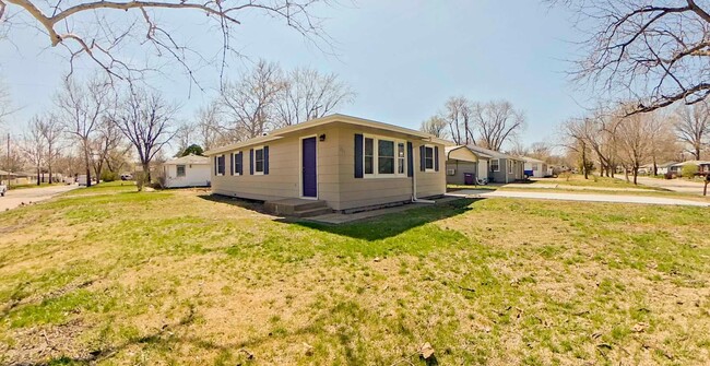 Building Photo - 3D Tour Available - Newly Remodeled + Cove...